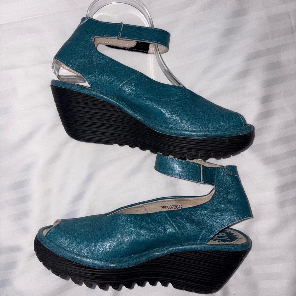 Fly London Sandals Like New - Picture 4 of 13